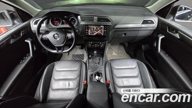 Volkswagen Tiguan 2019 — ფოტო 7/20
