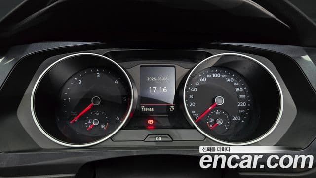 Volkswagen Tiguan 2019 — ფოტო 8/20
