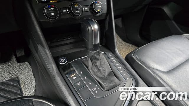 Volkswagen Tiguan 2019 — ფოტო 9/20