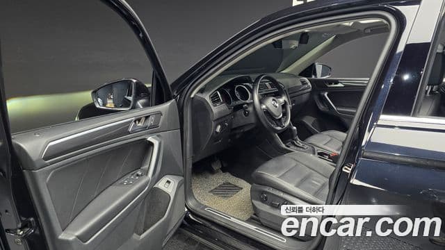 Volkswagen Tiguan 2019 — ფოტო 11/20