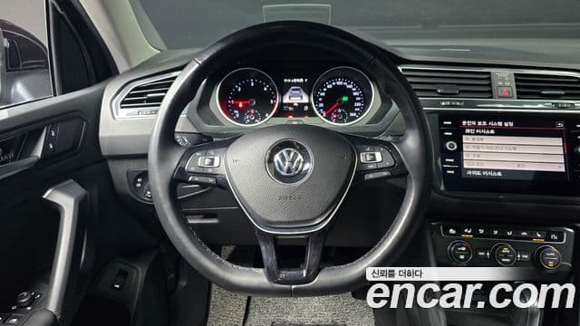 Volkswagen Tiguan 2019 — ფოტო 13/20