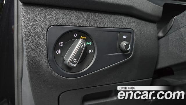 Volkswagen Tiguan 2019 — ფოტო 14/20