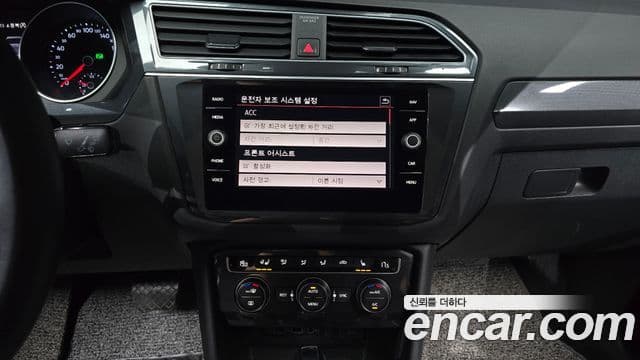 Volkswagen Tiguan 2019 — ფოტო 15/20