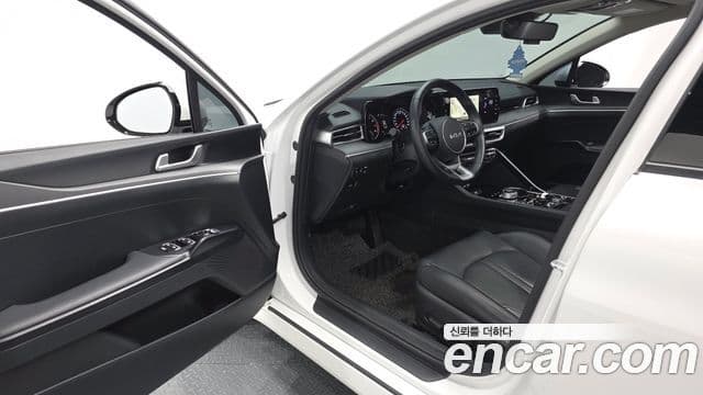Kia K5 2023 — Şəkil 10/20