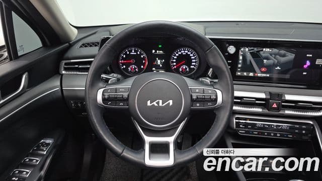 Kia K5 2023 — Şəkil 14/20