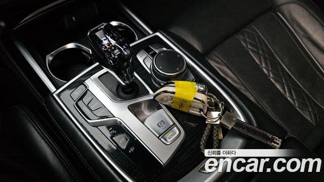 BMW 7 Series 2018 — Şəkil 9/20