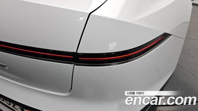 Hyundai Grandeur Hybrid 2022 — Photo 8/33