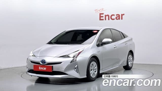 Toyota Prius 2018 — Şəkil 6/30