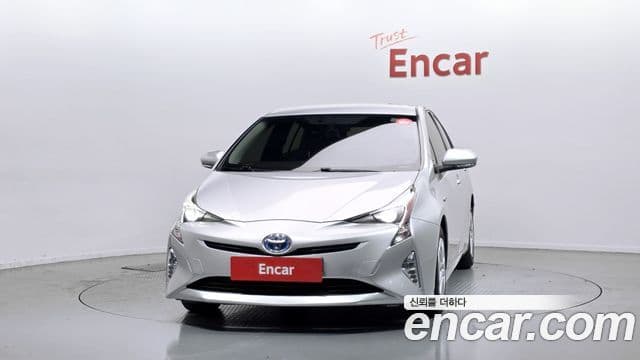 Toyota Prius 2018 — Şəkil 26/30