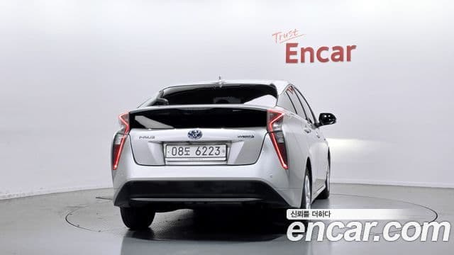 Toyota Prius 2018 — Şəkil 25/30
