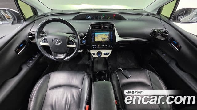 Toyota Prius 2018 — Şəkil 27/30
