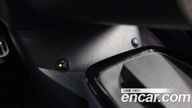 Toyota Prius 2018 — Şəkil 11/30