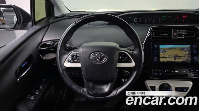 Toyota Prius 2018 — Şəkil 21/30