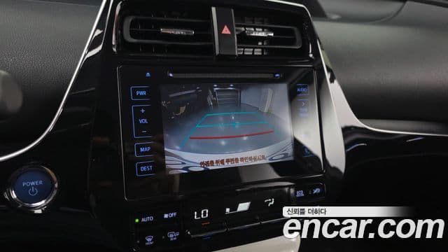 Toyota Prius 2018 — Şəkil 18/30
