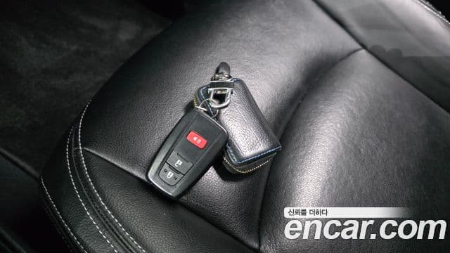 Toyota Prius 2018 — Şəkil 10/30