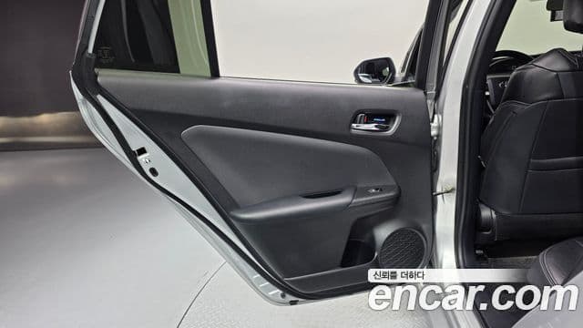 Toyota Prius 2018 — Şəkil 22/30