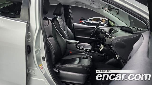 Toyota Prius 2018 — Şəkil 16/30