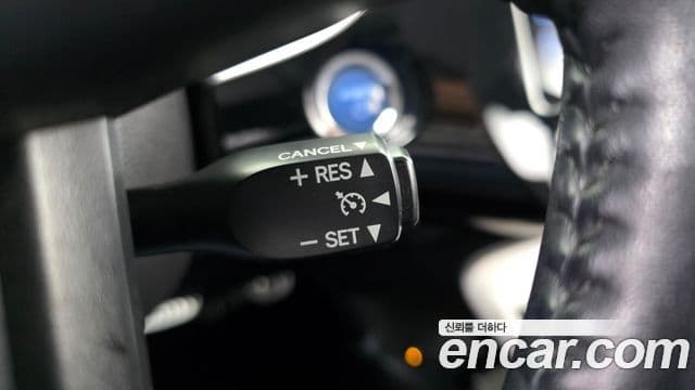 Toyota Prius 2018 — Şəkil 2/30