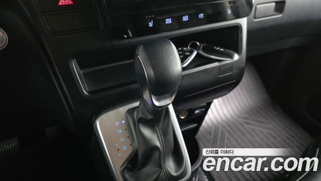 Hyundai Staria 2022 — ფოტო 9/20