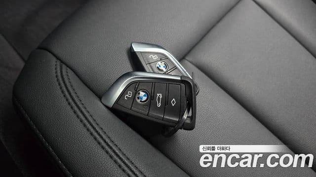 BMW 3 Series 2019 — Şəkil 16/20