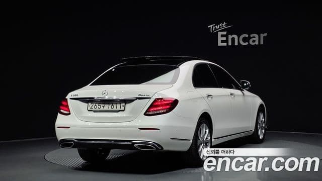 Mercedes-Benz E-Class 2019 — ფოტო 2/20