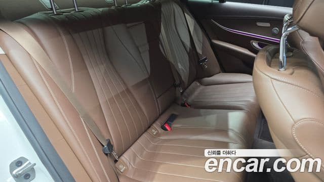 Mercedes-Benz E-Class 2019 — ფოტო 12/20