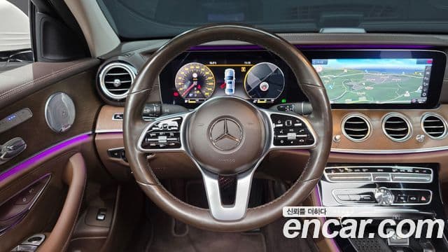 Mercedes-Benz E-Class 2019 — ფოტო 13/20