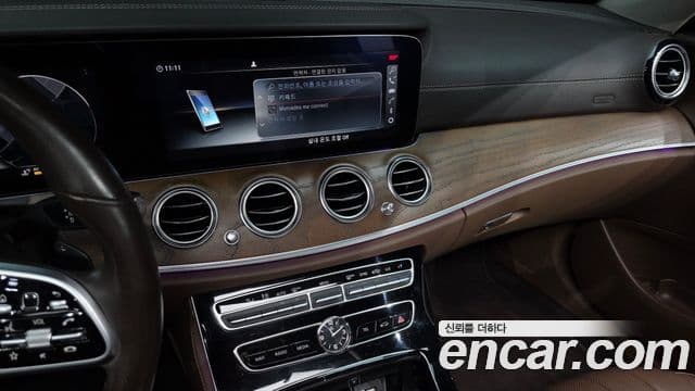 Mercedes-Benz E-Class 2019 — ფოტო 14/20