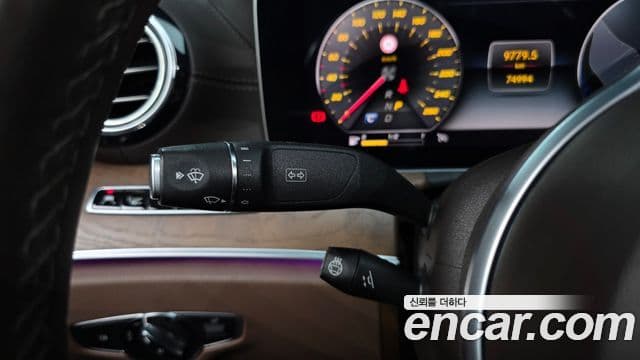 Mercedes-Benz E-Class 2019 — ფოტო 19/20