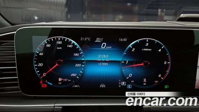 Mercedes-Benz GLE-Class 2022 — ფოტო 8/20