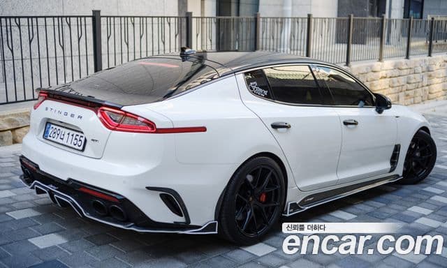 Kia Stinger 2018 — Фото 14/20