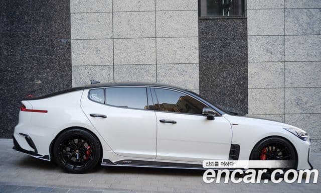 Kia Stinger 2018 — Фото 16/20
