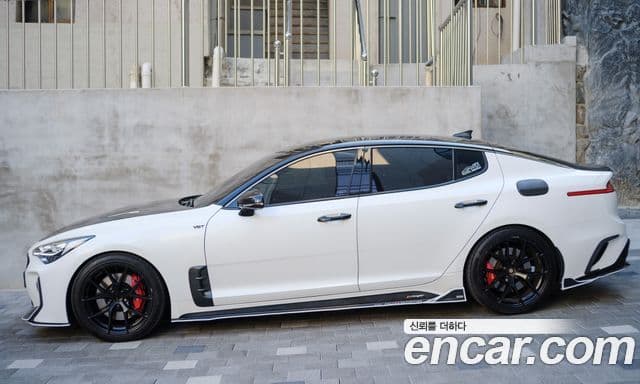 Kia Stinger 2018 — Фото 17/20