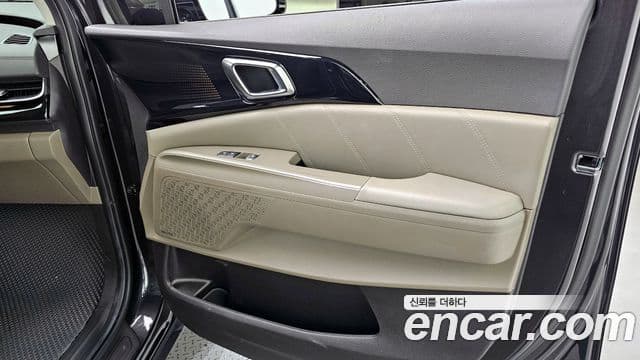 Kia Carnival 2024 — ფოტო 35/36