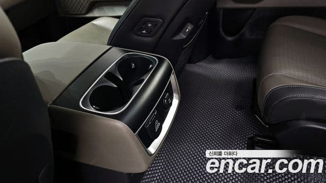 Kia Carnival 2024 — ფოტო 21/36