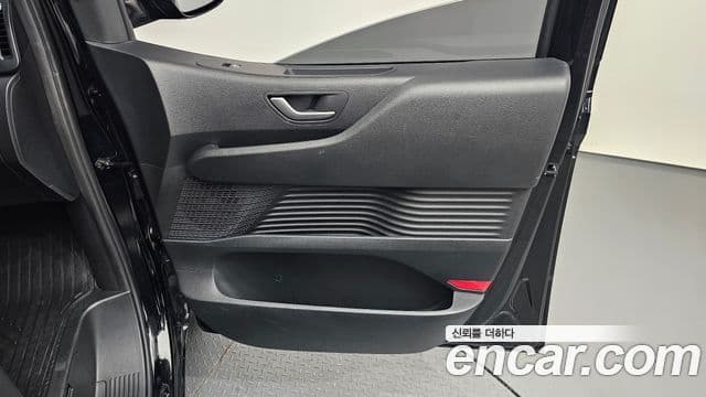 Hyundai Staria 2024 — ფოტო 33/37