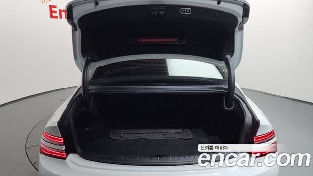 Genesis Electrified G80 2022 — Şəkil 12/20
