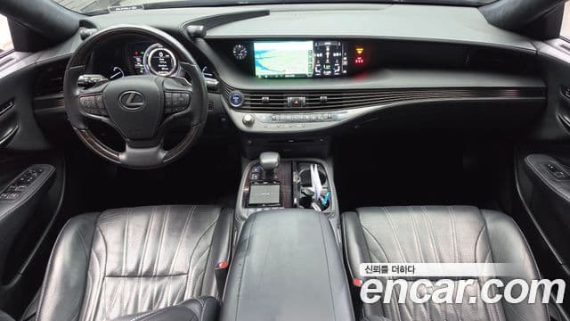 Lexus LS500h 2019 — ფოტო 8/31