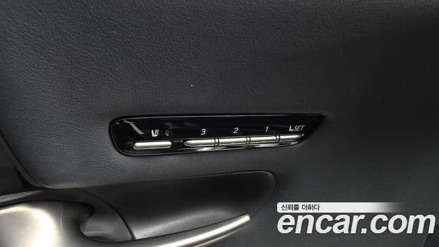 Lexus LS500h 2019 — ფოტო 11/31