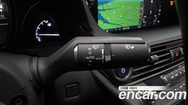 Lexus LS500h 2019 — ფოტო 25/31