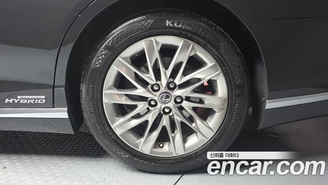 Lexus LS500h 2019 — ფოტო 26/31