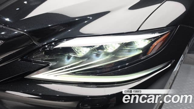 Lexus LS500h 2019 — ფოტო 4/31