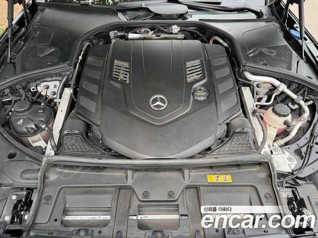 Mercedes-Benz S-Class 2025 — Photo 5/20
