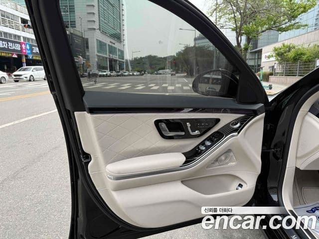 Mercedes-Benz S-Class 2025 — Photo 6/20