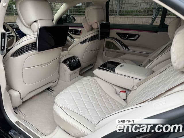 Mercedes-Benz S-Class 2025 — Photo 4/20
