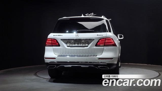 Mercedes-Benz GLE-Class 2018 — Şəkil 3/20