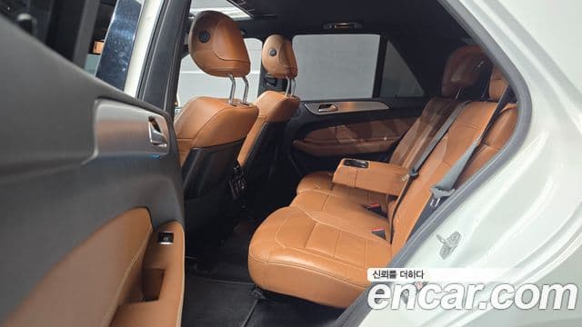 Mercedes-Benz GLE-Class 2018 — Şəkil 12/20