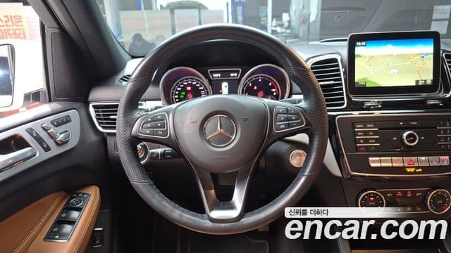 Mercedes-Benz GLE-Class 2018 — Şəkil 13/20