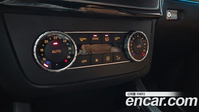 Mercedes-Benz GLE-Class 2018 — Şəkil 17/20