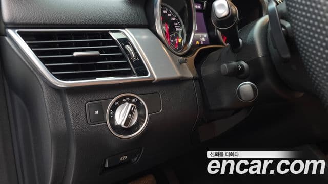Mercedes-Benz GLE-Class 2018 — Şəkil 18/20